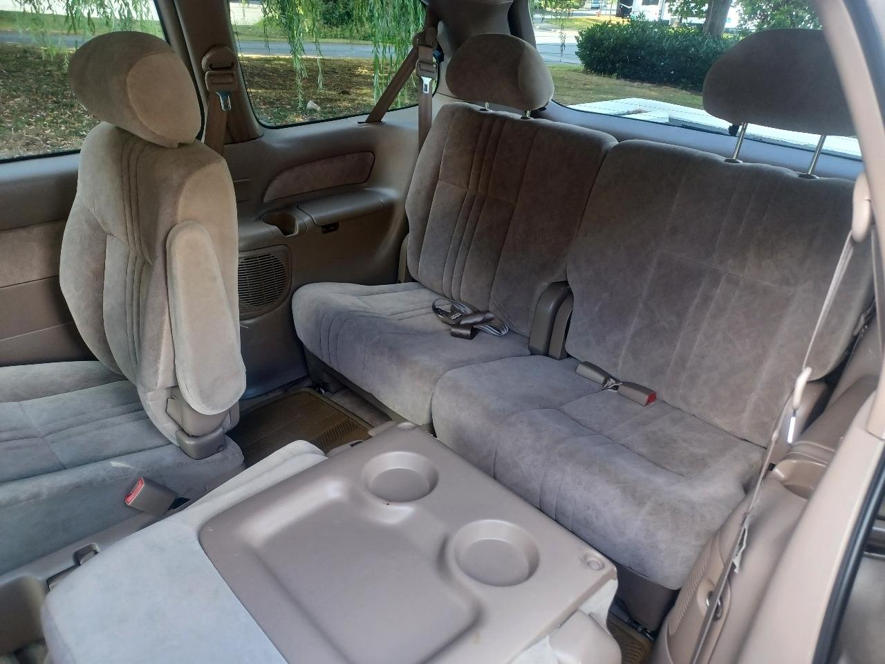 Toyota Sienna LE 4-Door 2000