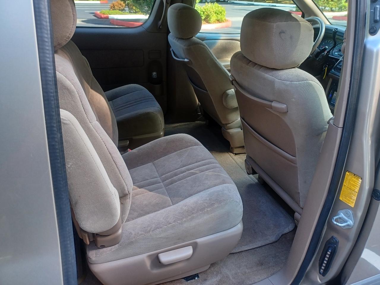 Toyota Sienna LE 4-Door 2000