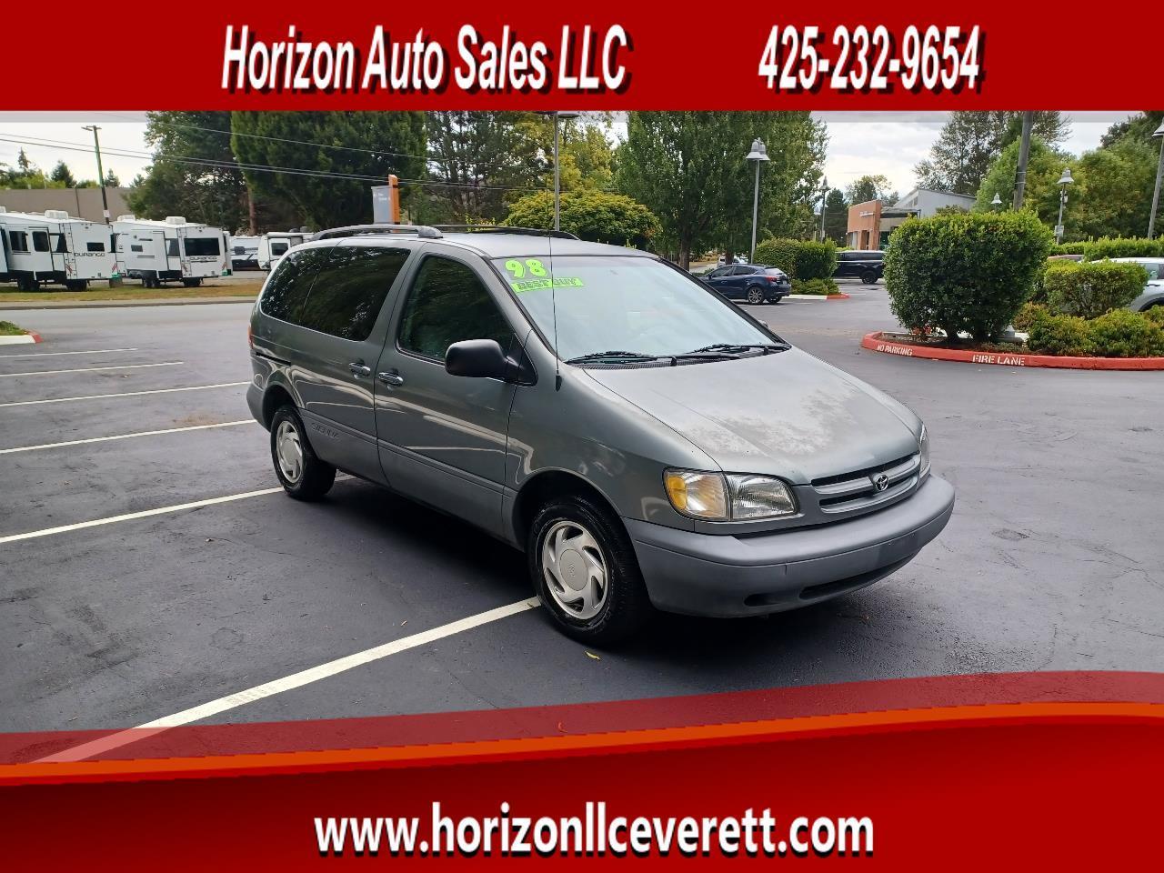 1998 Toyota Sienna LE 4-Door