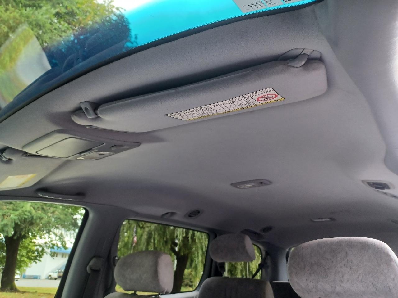 Toyota Sienna LE 4-Door 1998