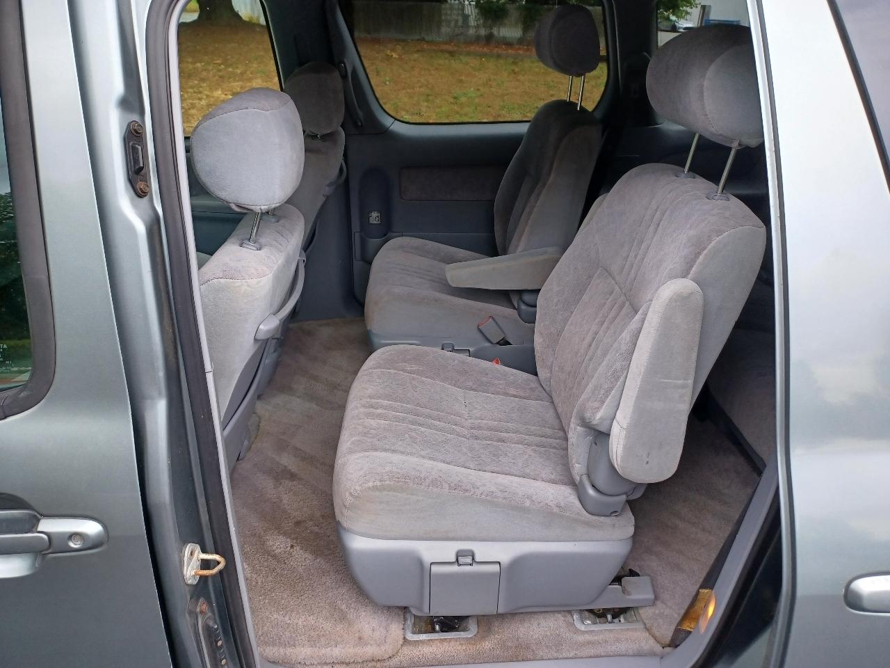 Toyota Sienna LE 4-Door 1998