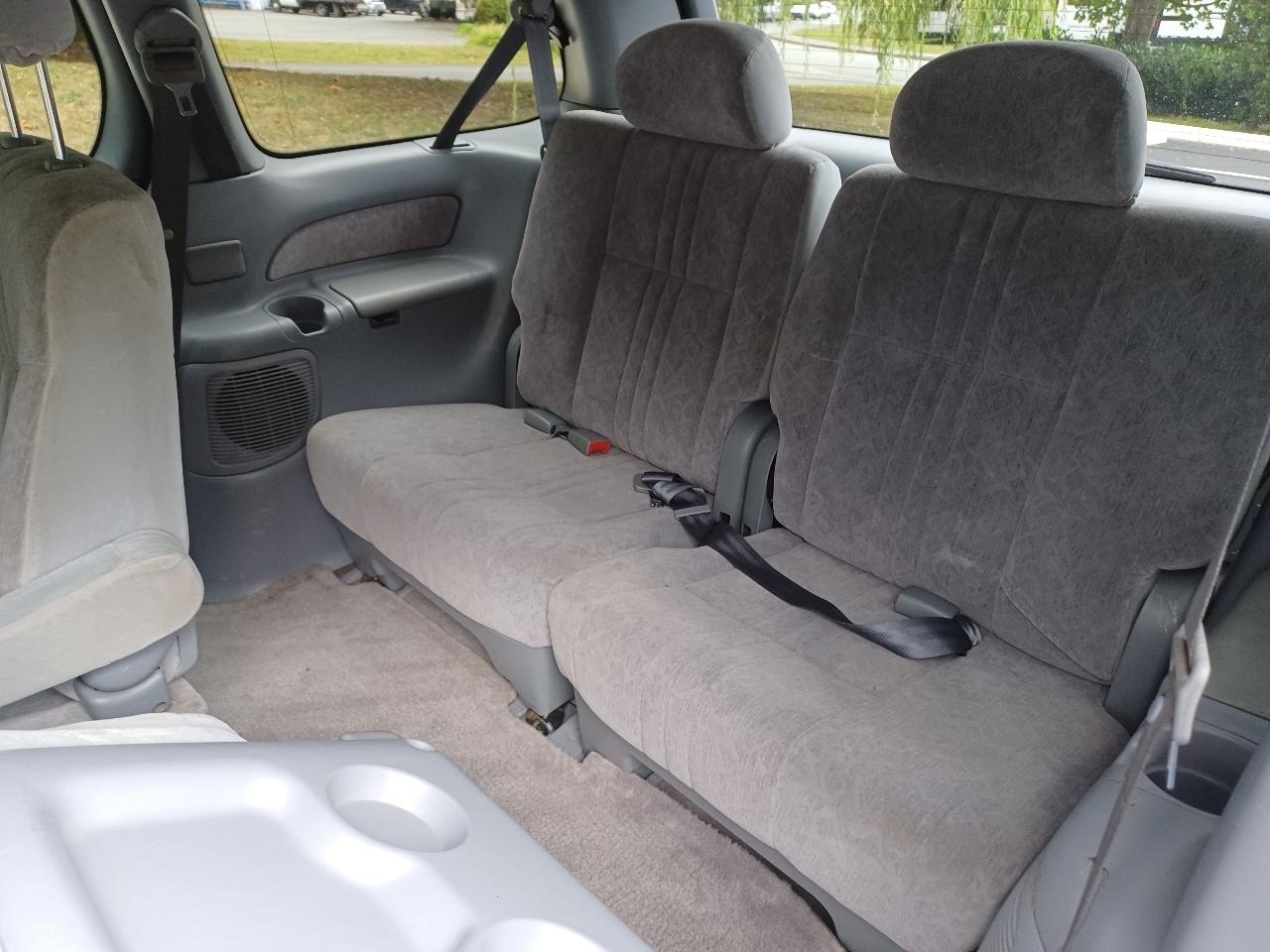 Toyota Sienna LE 4-Door 1998
