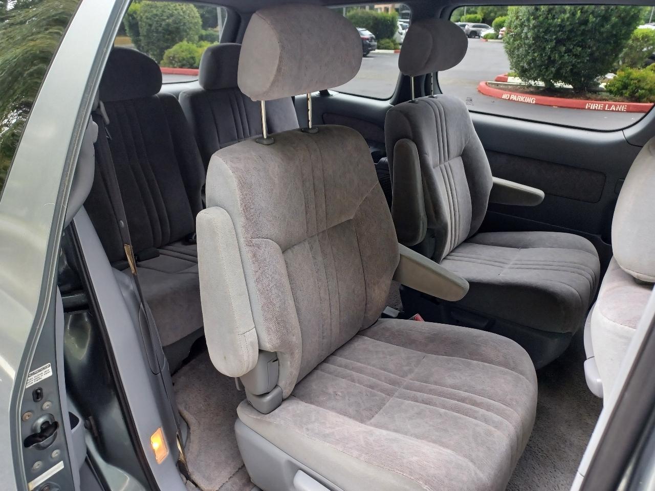 Toyota Sienna LE 4-Door 1998