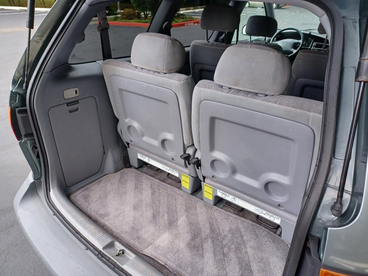 Toyota Sienna LE 4-Door 1998