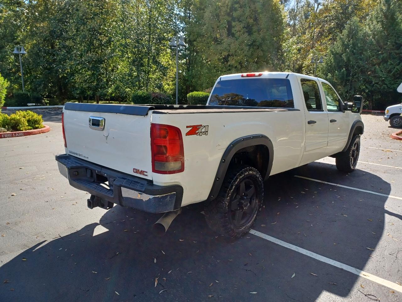 GMC Sierra 3500HD SLE Crew Cab 4WD 2011