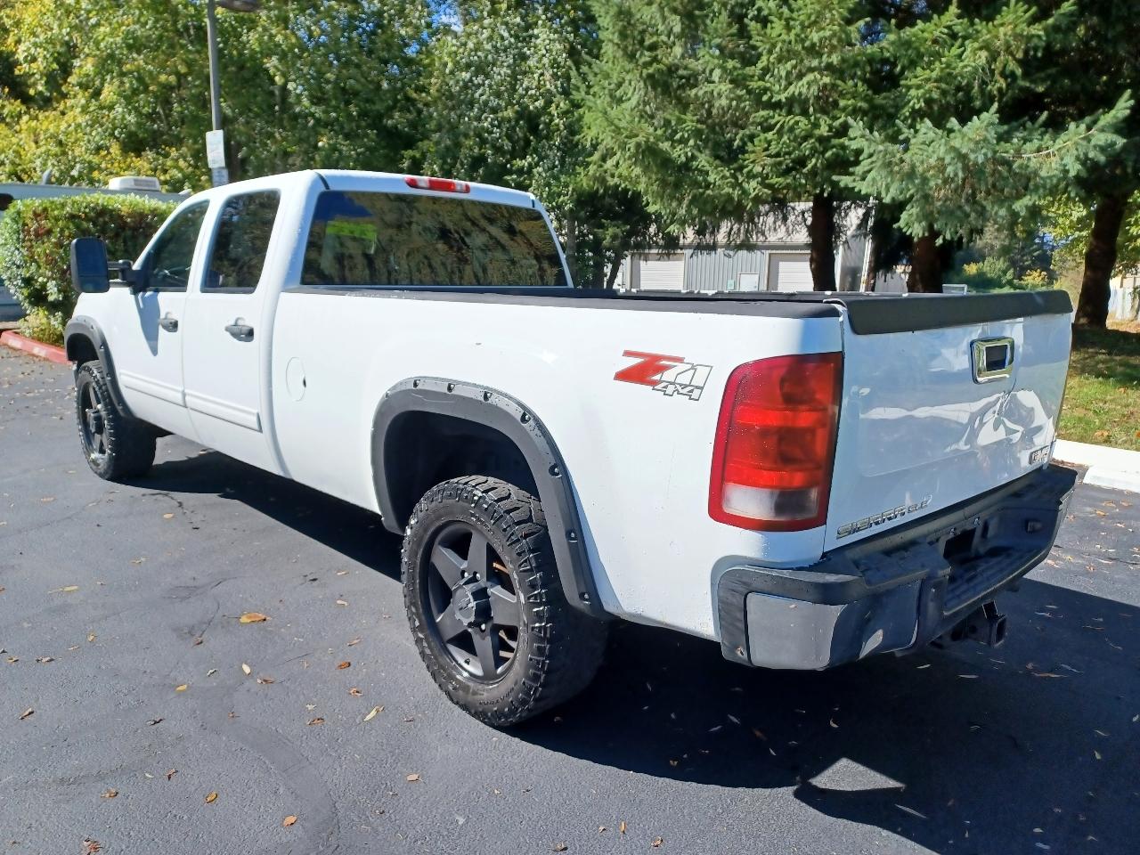 GMC Sierra 3500HD SLE Crew Cab 4WD 2011
