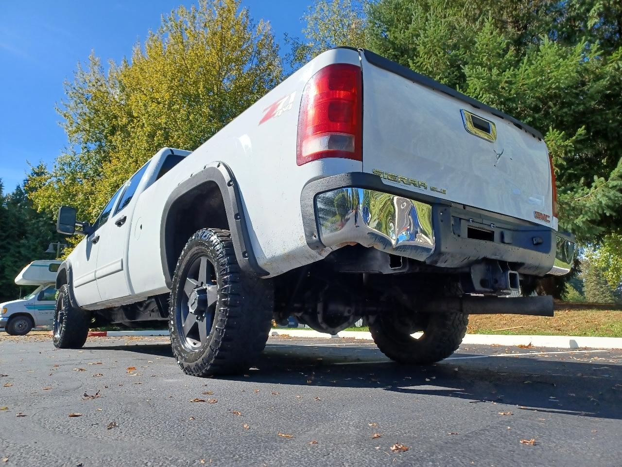 GMC Sierra 3500HD SLE Crew Cab 4WD 2011