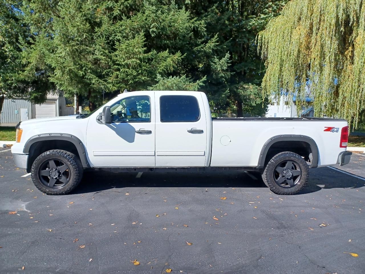 GMC Sierra 3500HD SLE Crew Cab 4WD 2011