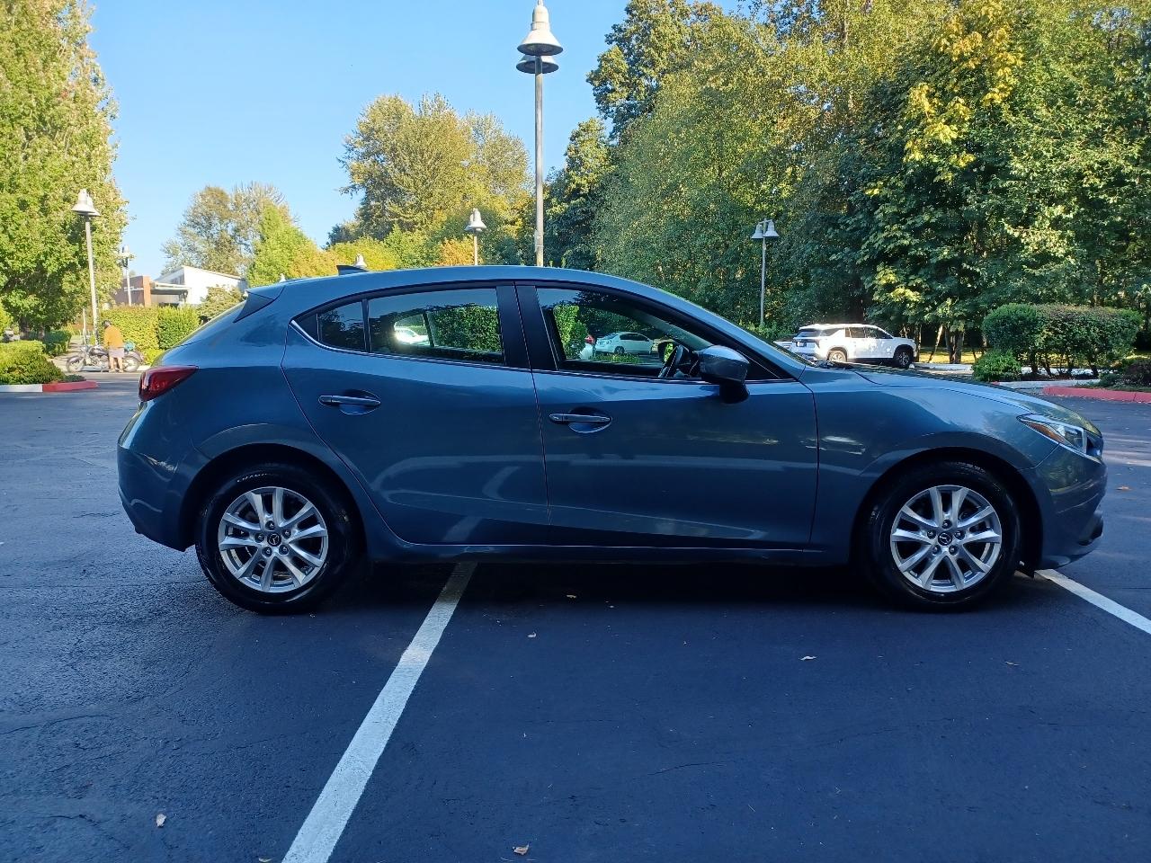 Mazda MAZDA3 i Grand Touring MT 5-Door 2016