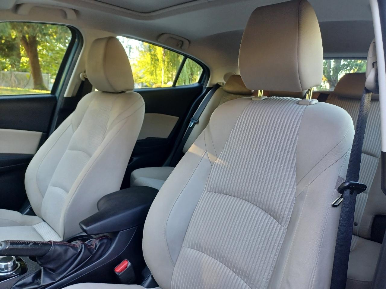 Mazda MAZDA3 i Grand Touring MT 5-Door 2016