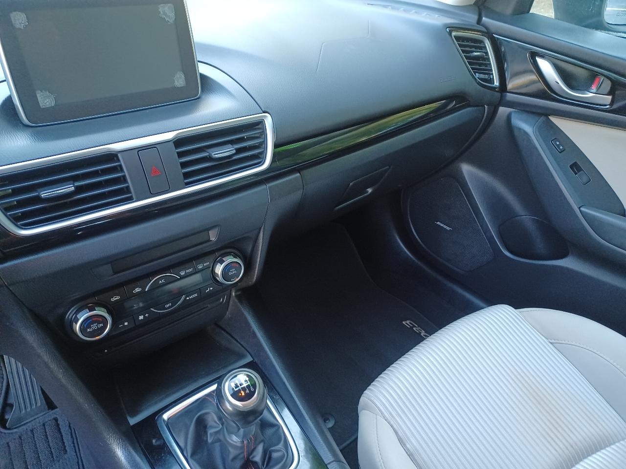 Mazda MAZDA3 i Grand Touring MT 5-Door 2016