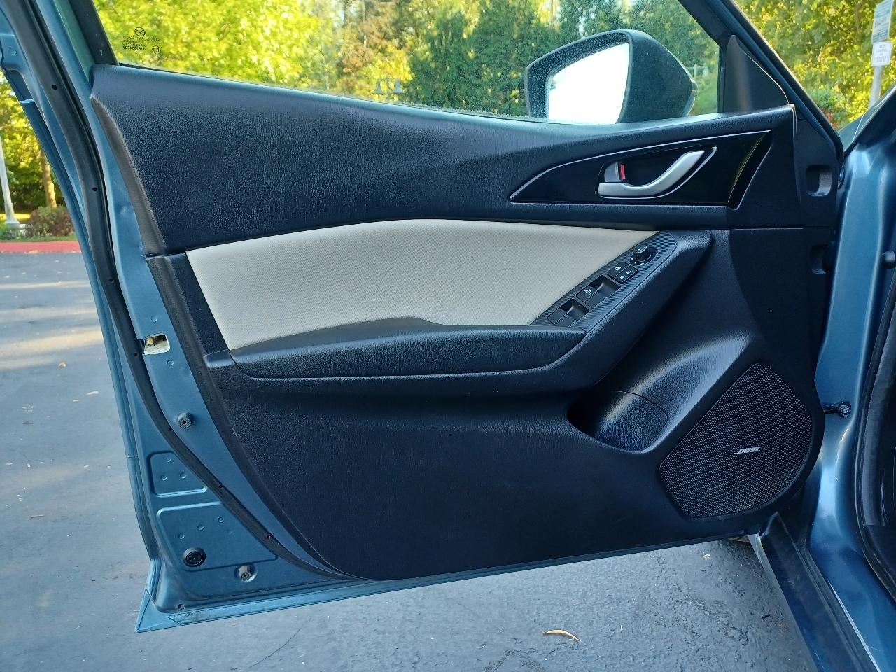 Mazda MAZDA3 i Grand Touring MT 5-Door 2016