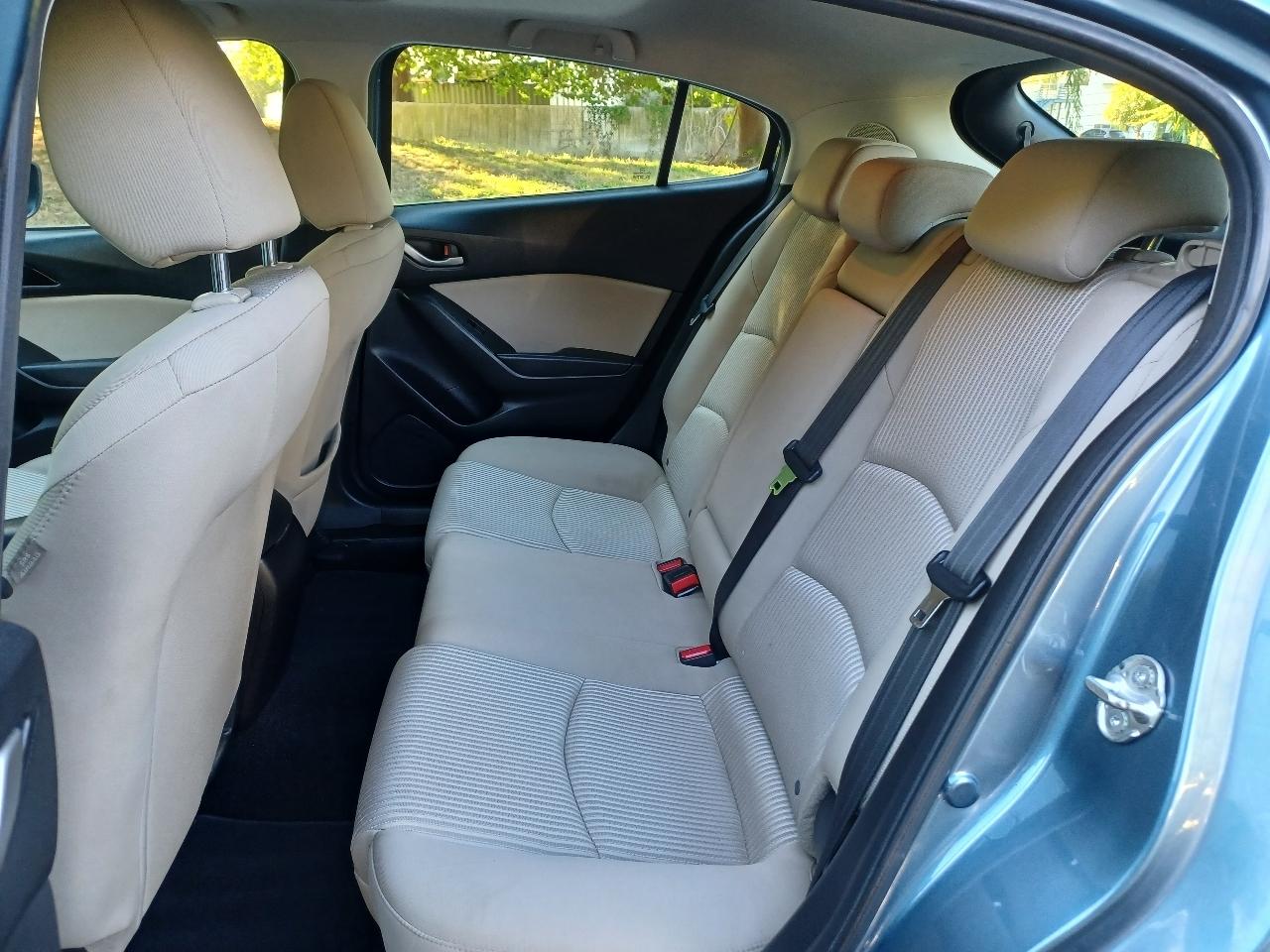 Mazda MAZDA3 i Grand Touring MT 5-Door 2016