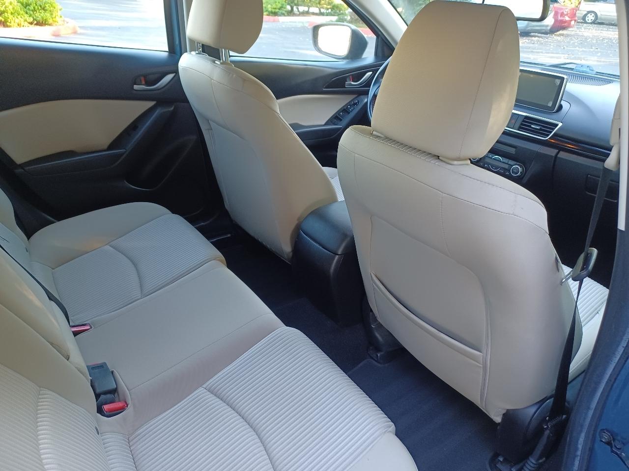 Mazda MAZDA3 i Grand Touring MT 5-Door 2016