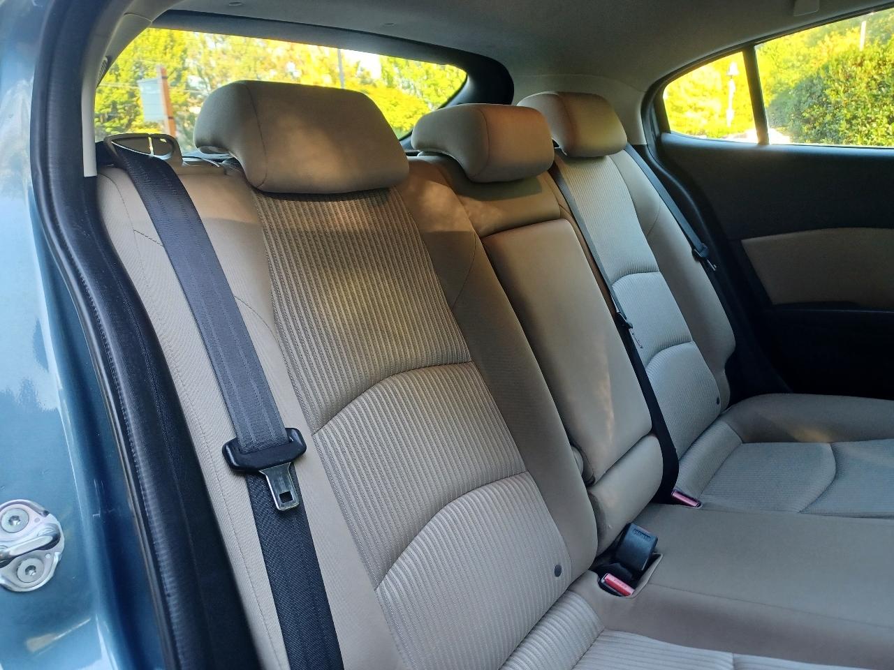 Mazda MAZDA3 i Grand Touring MT 5-Door 2016