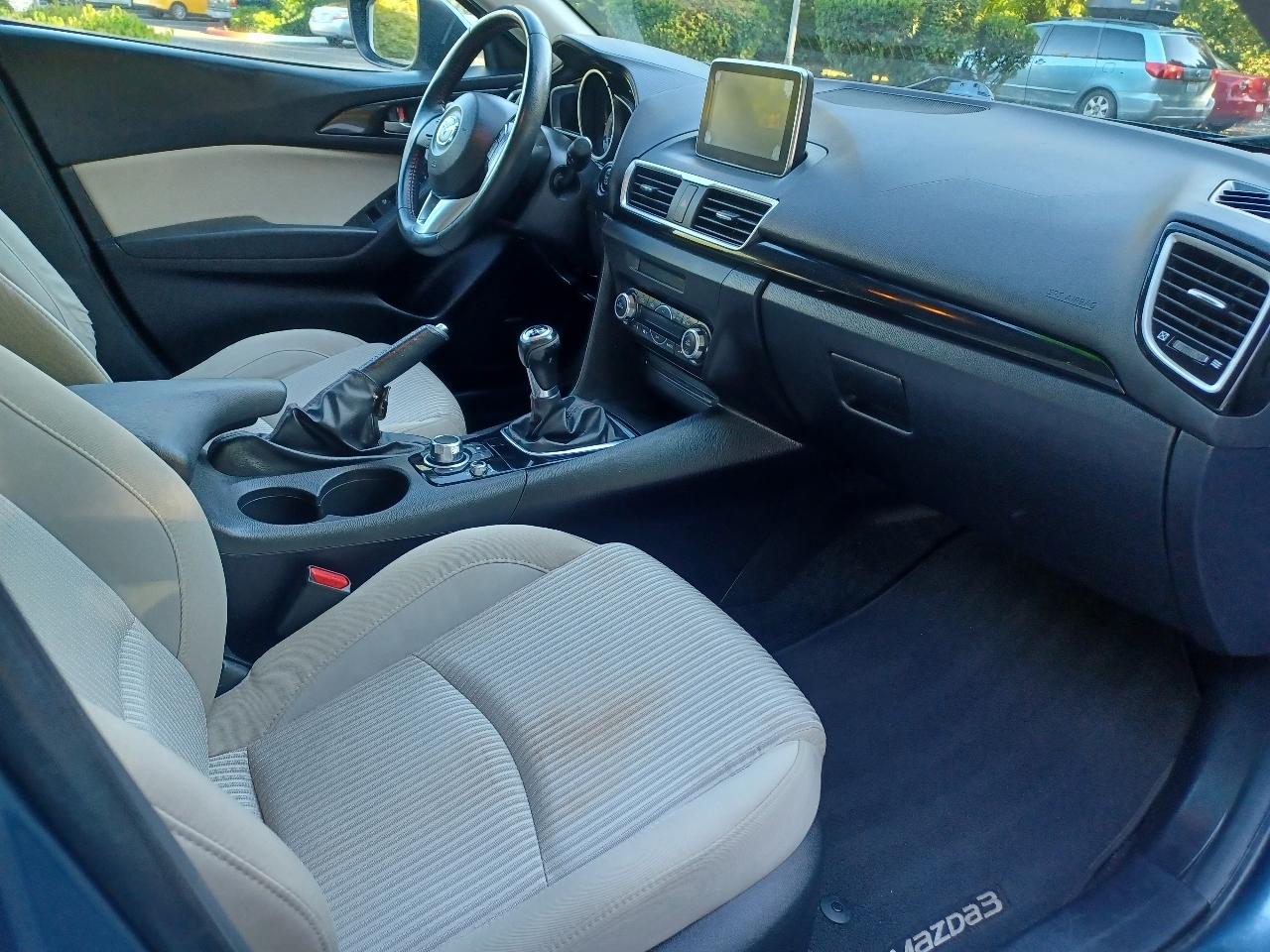 Mazda MAZDA3 i Grand Touring MT 5-Door 2016