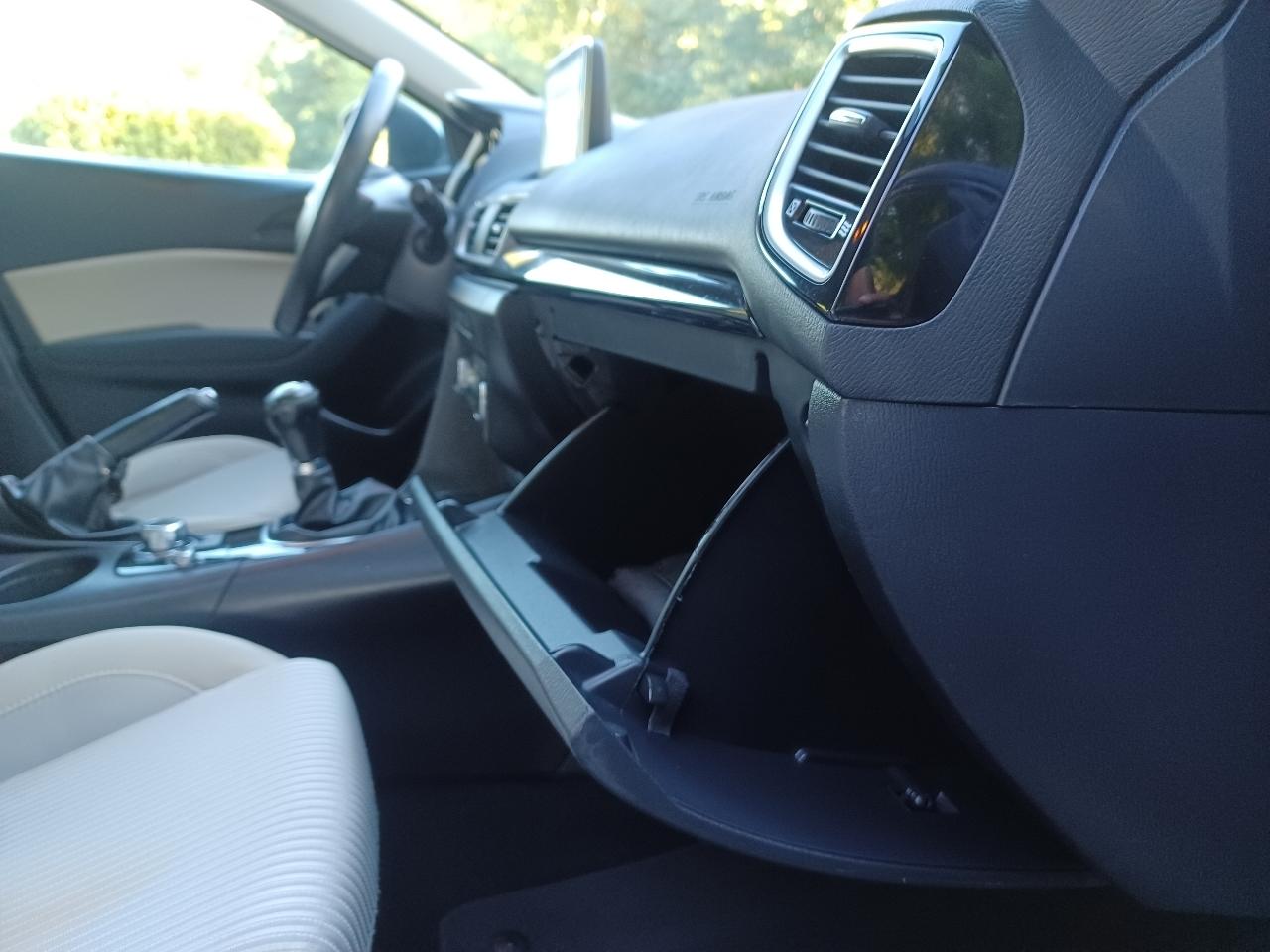 Mazda MAZDA3 i Grand Touring MT 5-Door 2016