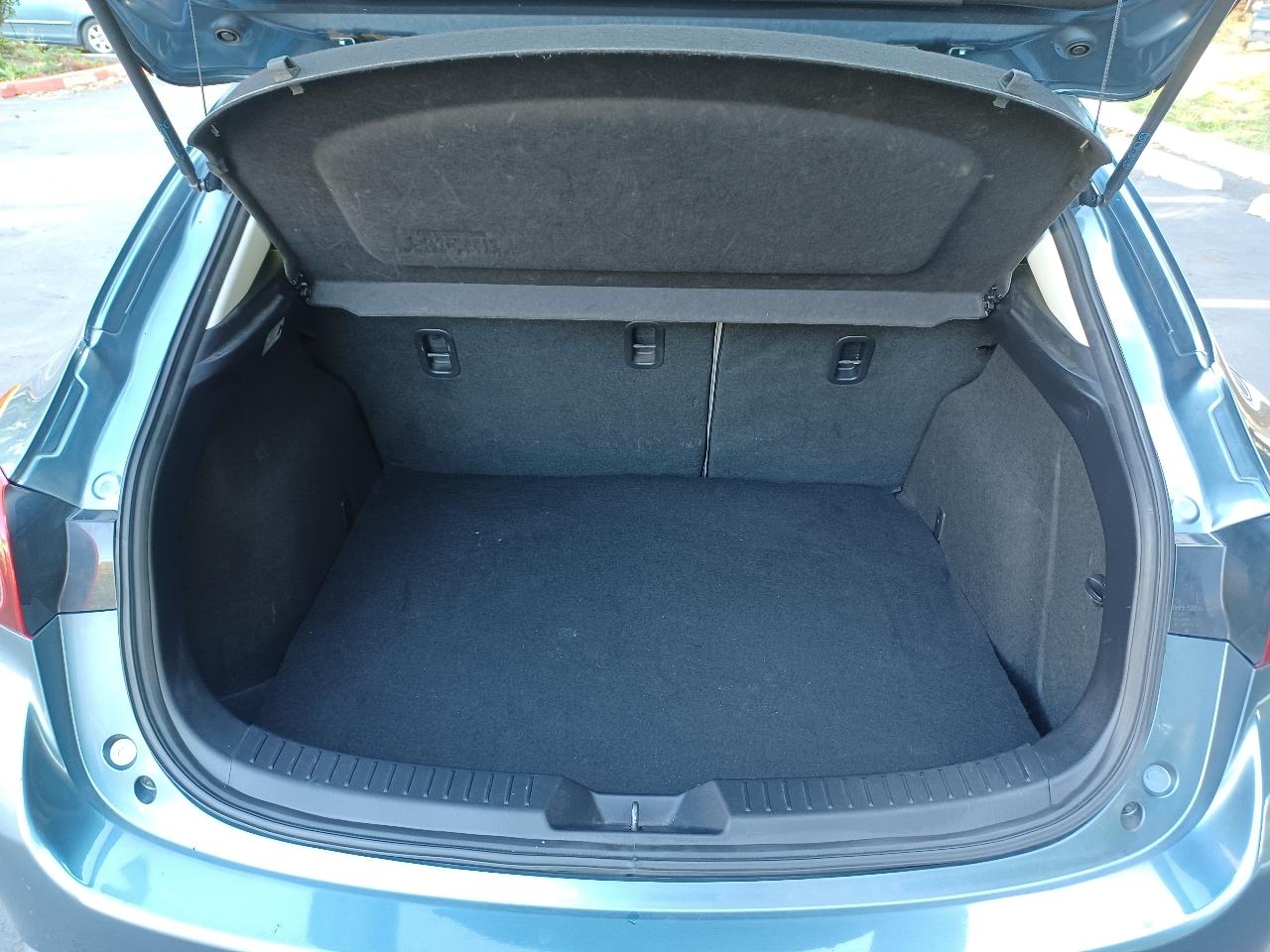 Mazda MAZDA3 i Grand Touring MT 5-Door 2016