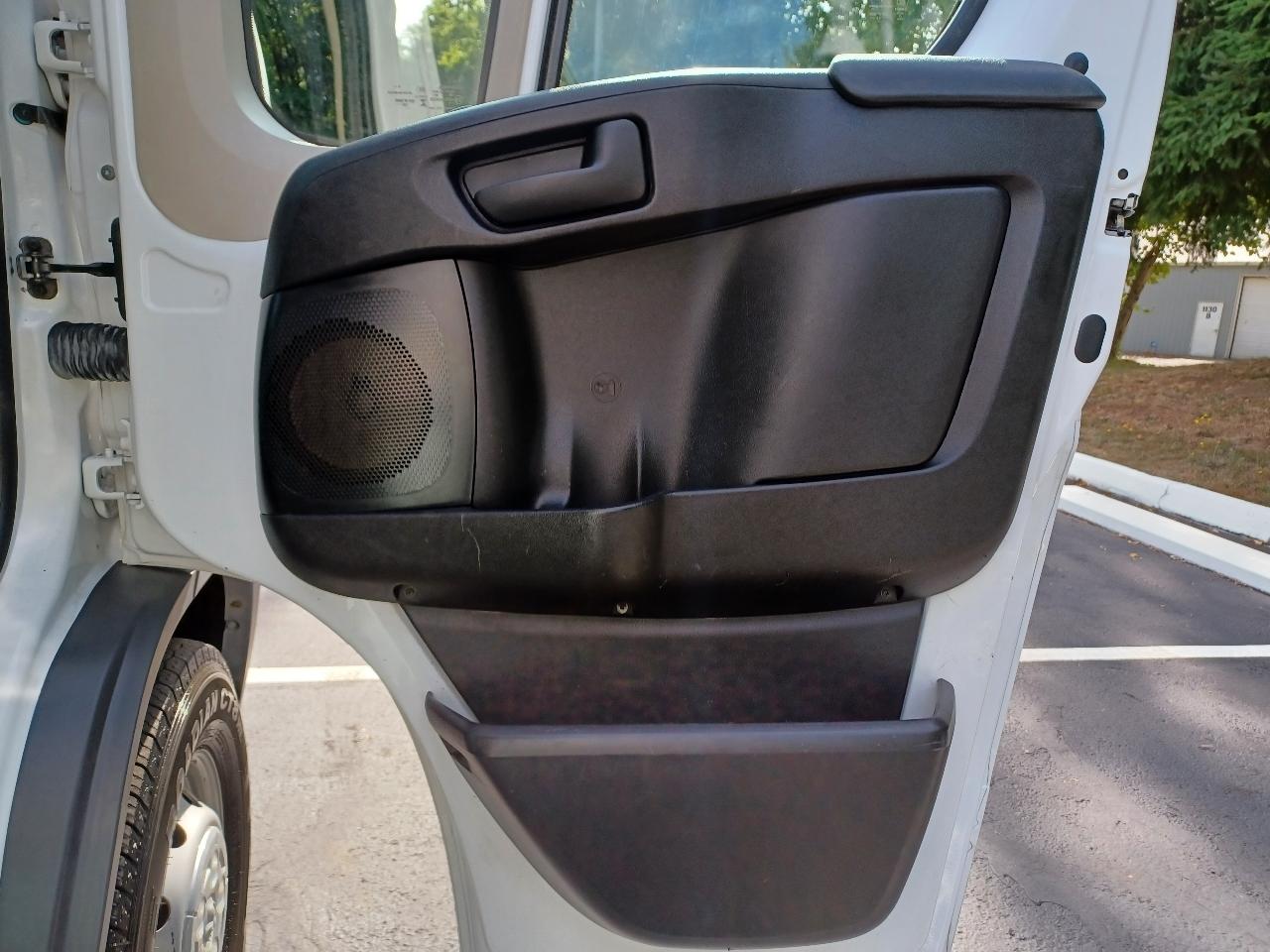RAM Promaster 1500 Low Roof Tradesman 136-in. WB 2017