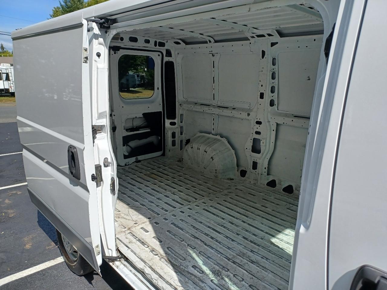 RAM Promaster 1500 Low Roof Tradesman 136-in. WB 2017