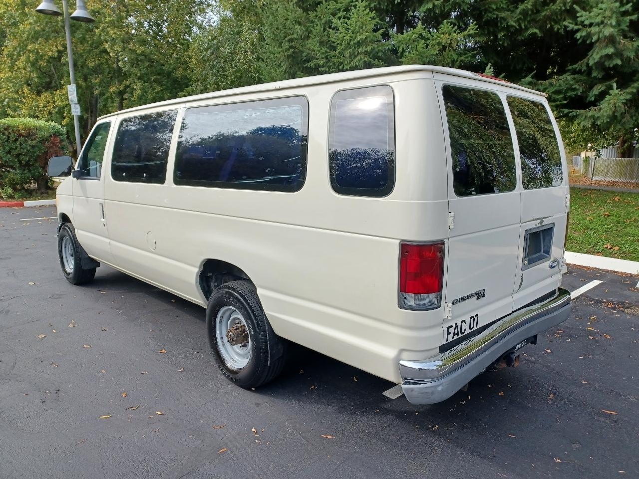 Ford Club Wagon XL Super 1996