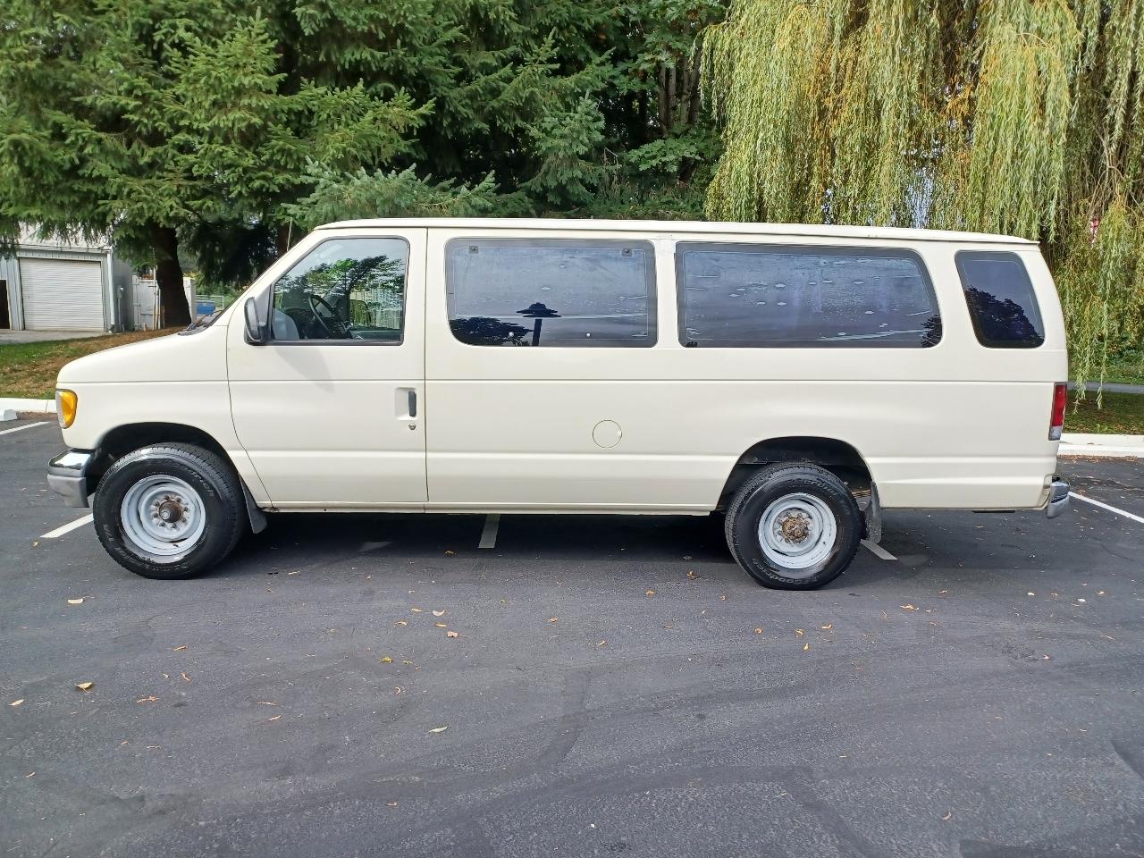Ford Club Wagon XL Super 1996