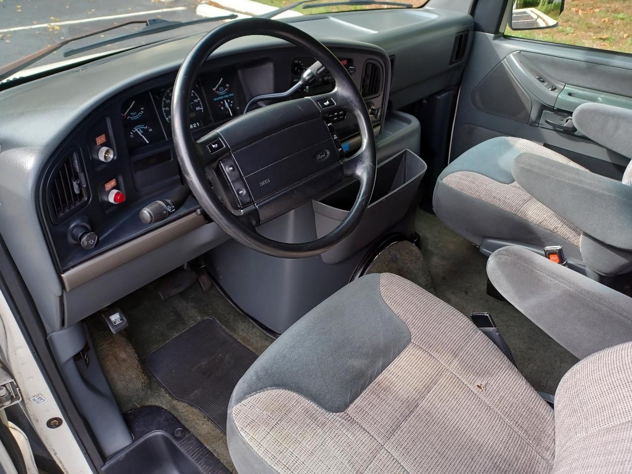 Ford Club Wagon XL Super 1996
