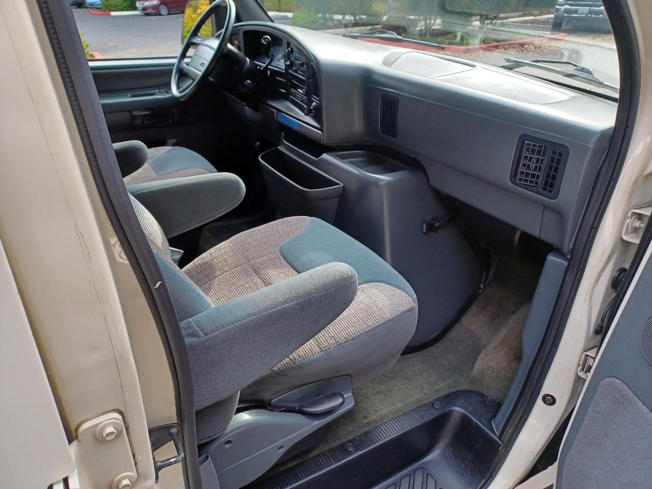 Ford Club Wagon XL Super 1996