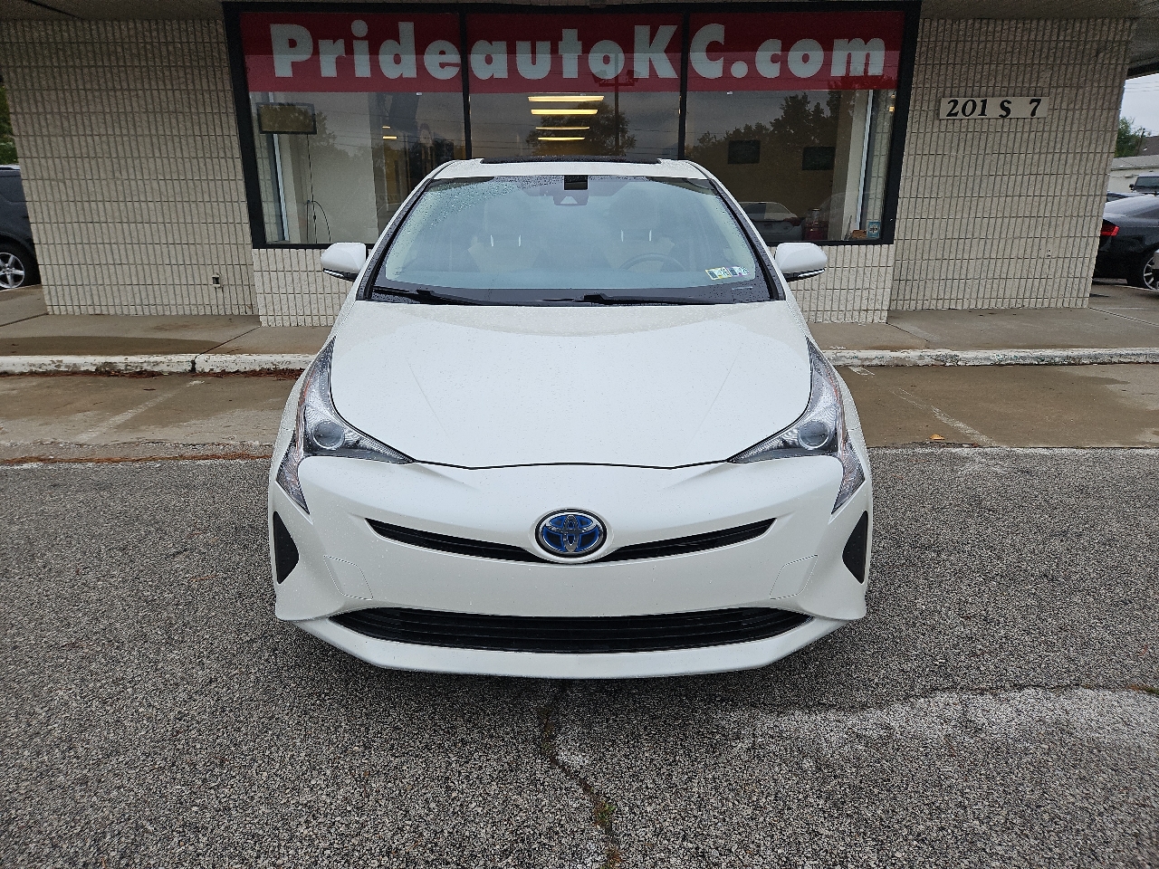 Toyota Prius Three 2016 Toyota Prius Three 2016