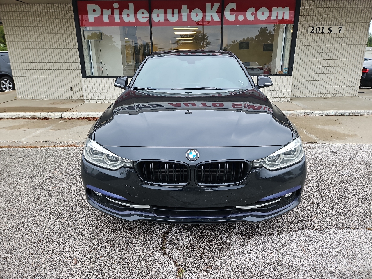 BMW 3-Series 330i xDrive SULEV Sedan 2017 BMW 3-Series 330i xDrive SULEV Sedan 2017