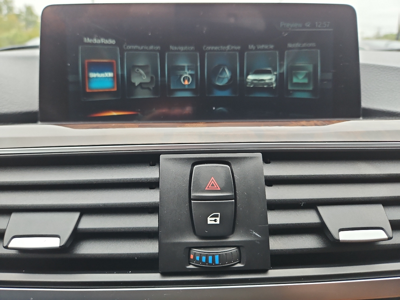 BMW 3-Series 330i xDrive SULEV Sedan 2017 BMW 3-Series 330i xDrive SULEV Sedan 2017