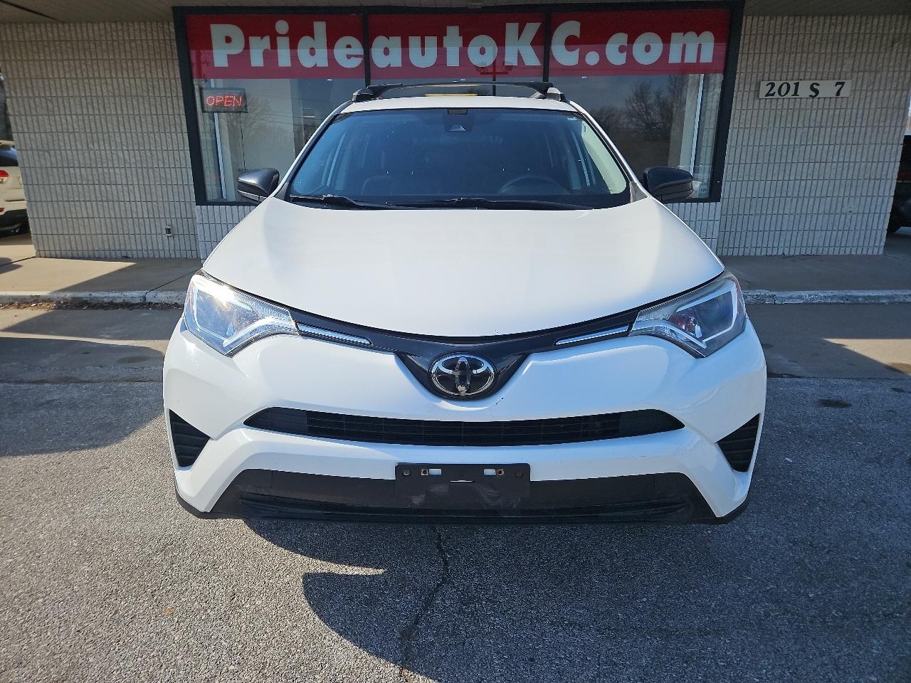 Toyota RAV4 LE AWD 2018