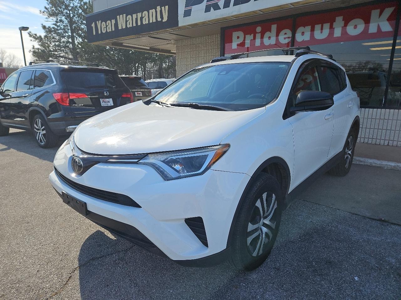 Toyota RAV4 LE AWD 2018