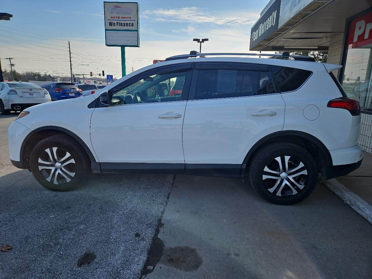 Toyota RAV4 LE AWD 2018