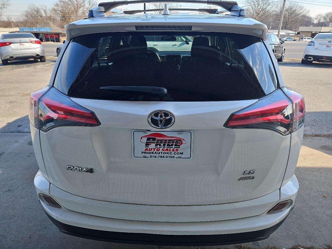 Toyota RAV4 LE AWD 2018