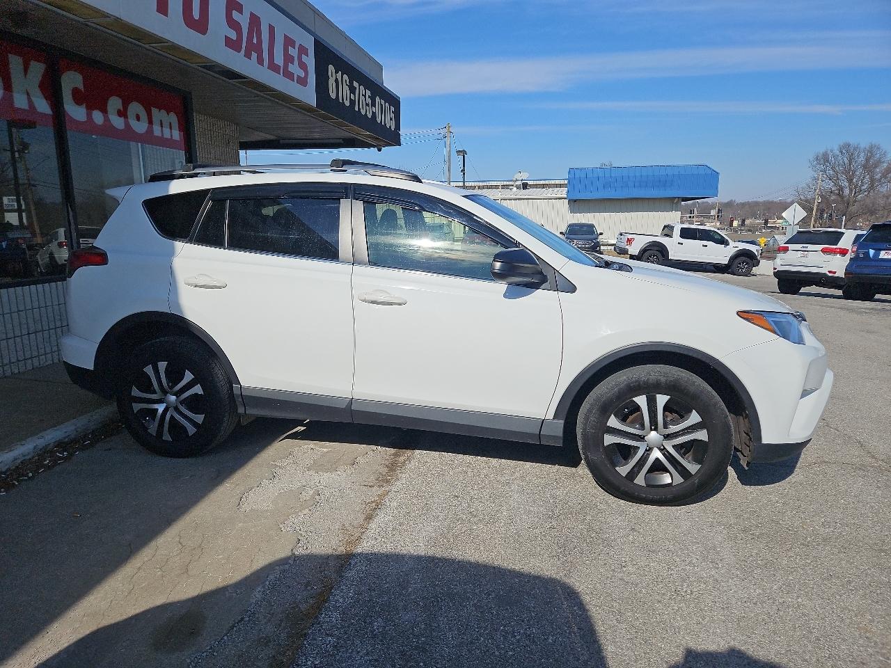 Toyota RAV4 LE AWD 2018