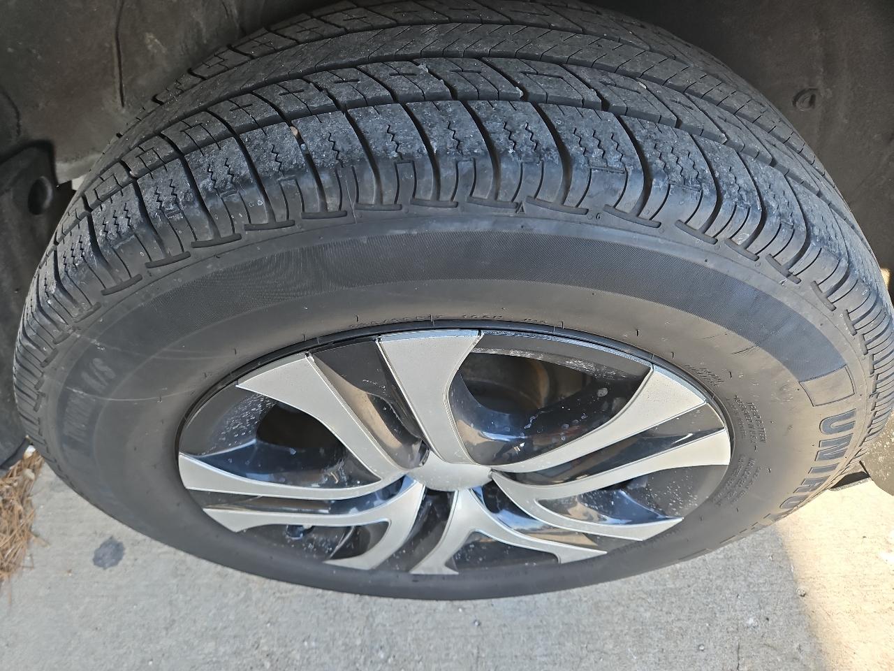 Toyota RAV4 LE AWD 2018