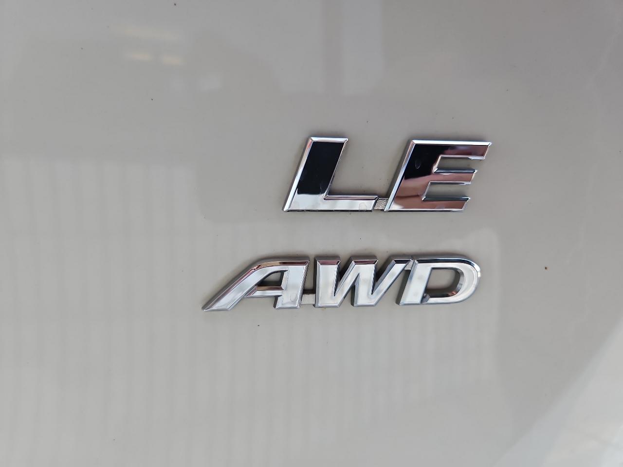 Toyota RAV4 LE AWD 2018