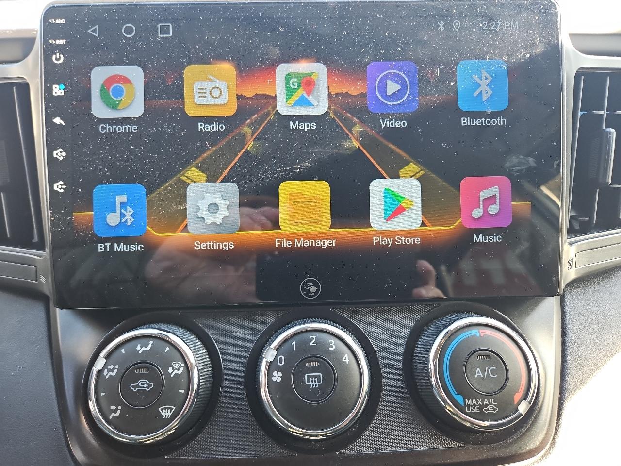 Toyota RAV4 LE AWD 2018