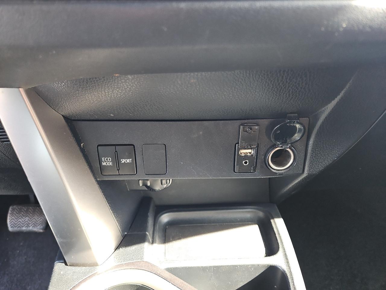 Toyota RAV4 LE AWD 2018