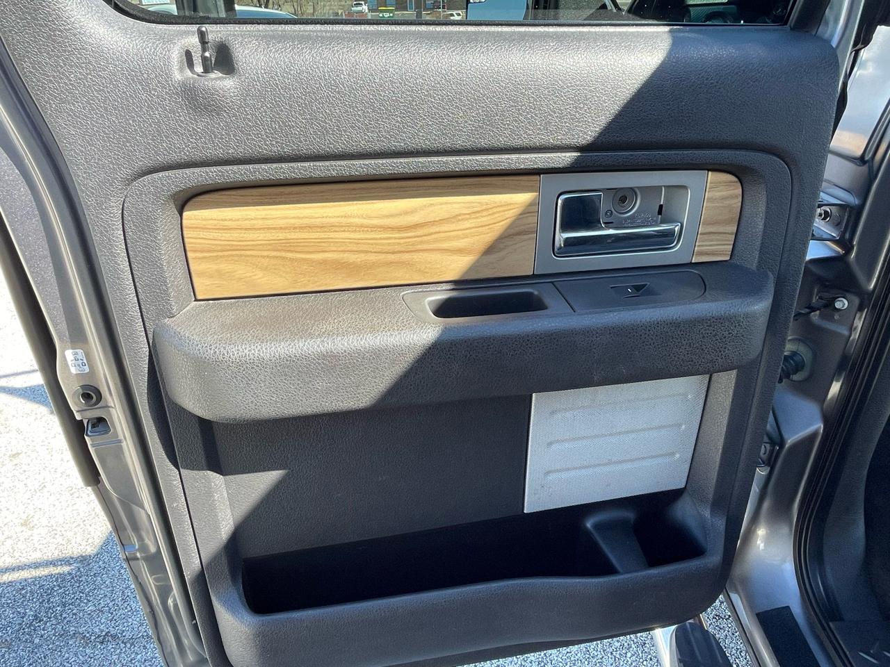 Ford F-150 Lariat SuperCrew 5.5-ft. Bed 4WD 2011