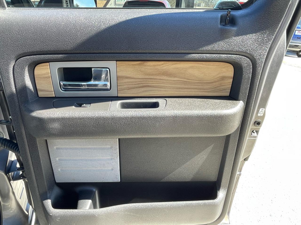 Ford F-150 Lariat SuperCrew 5.5-ft. Bed 4WD 2011