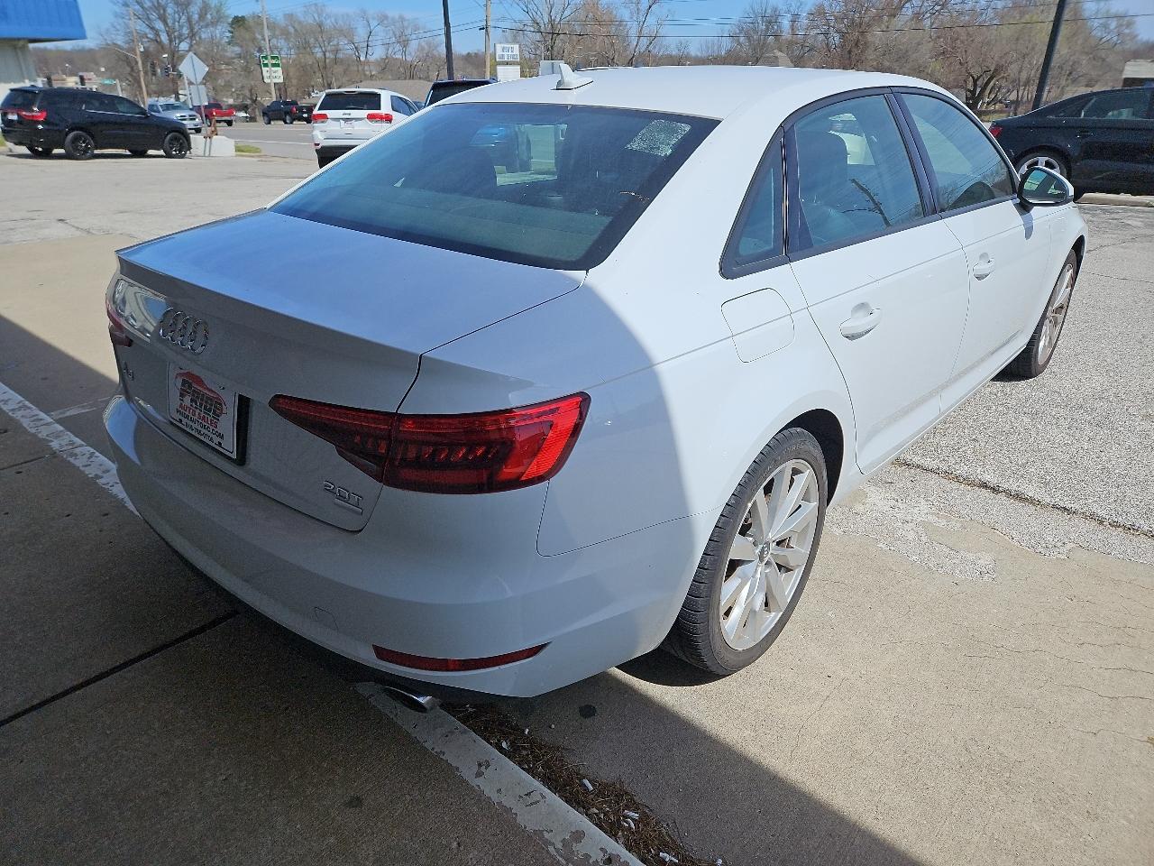 Audi A4 2.0T Premium Sedan 2017