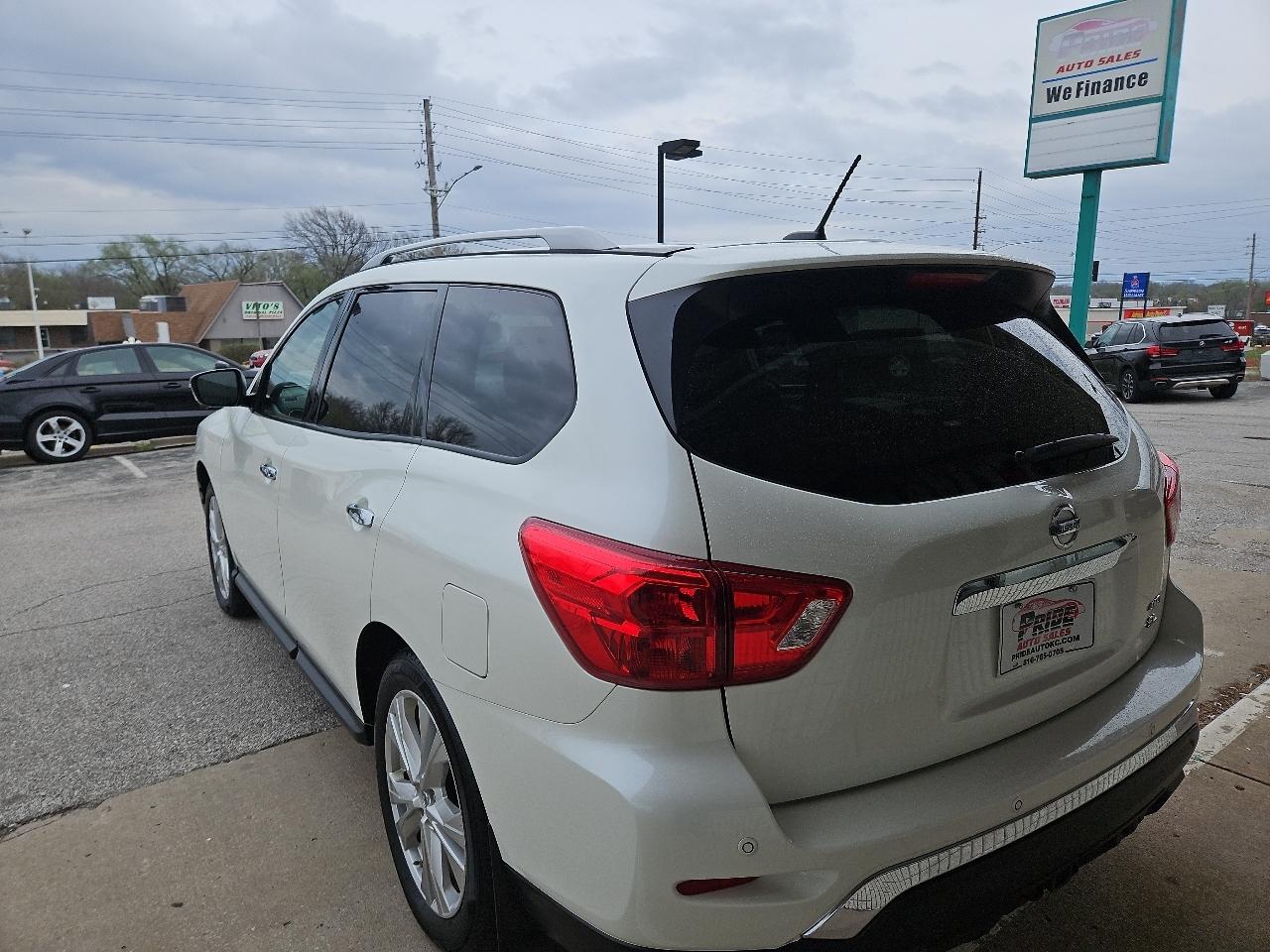 Nissan Pathfinder Platinum 4WD 2018