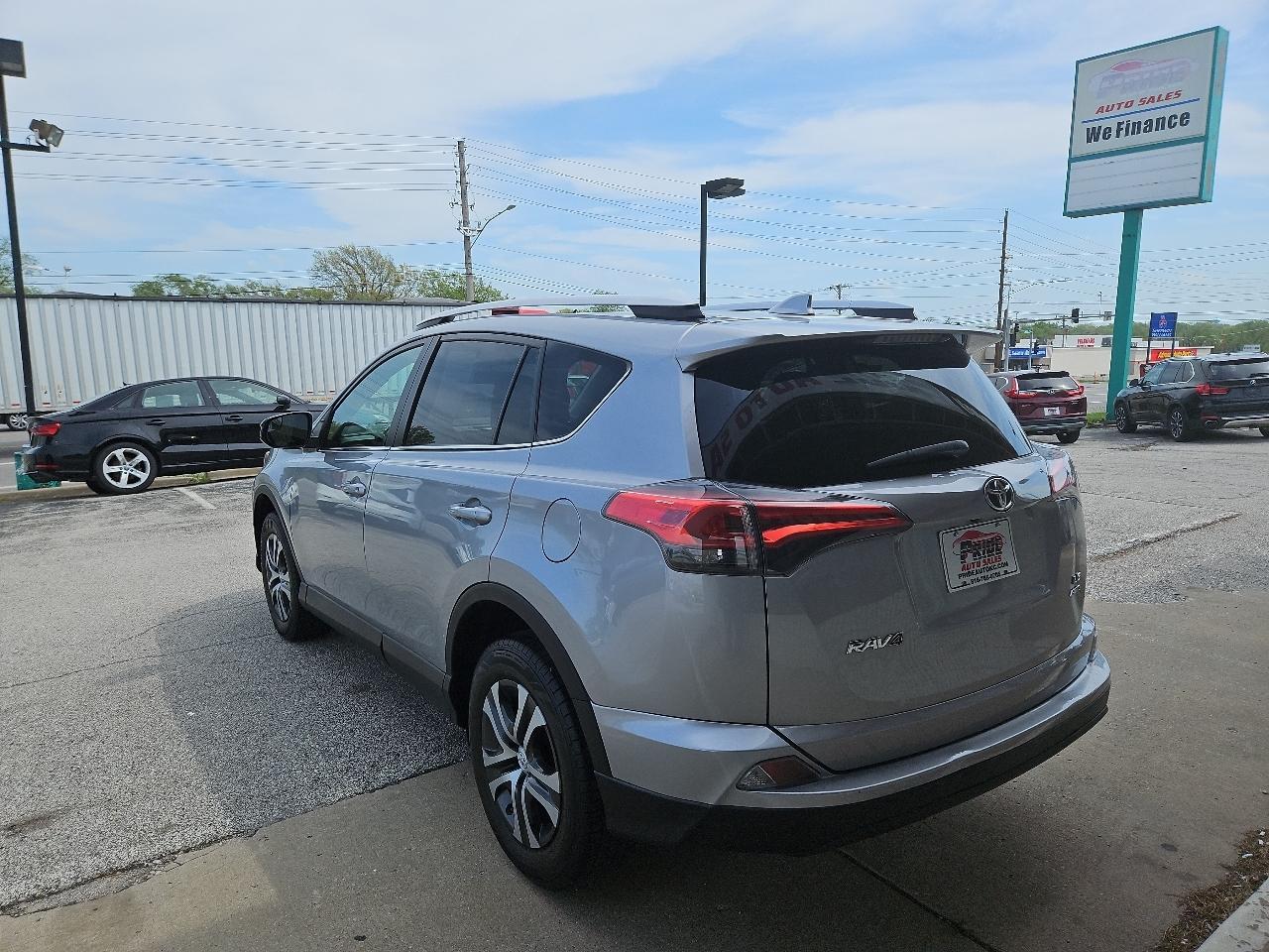 Toyota RAV4 LE AWD 2016