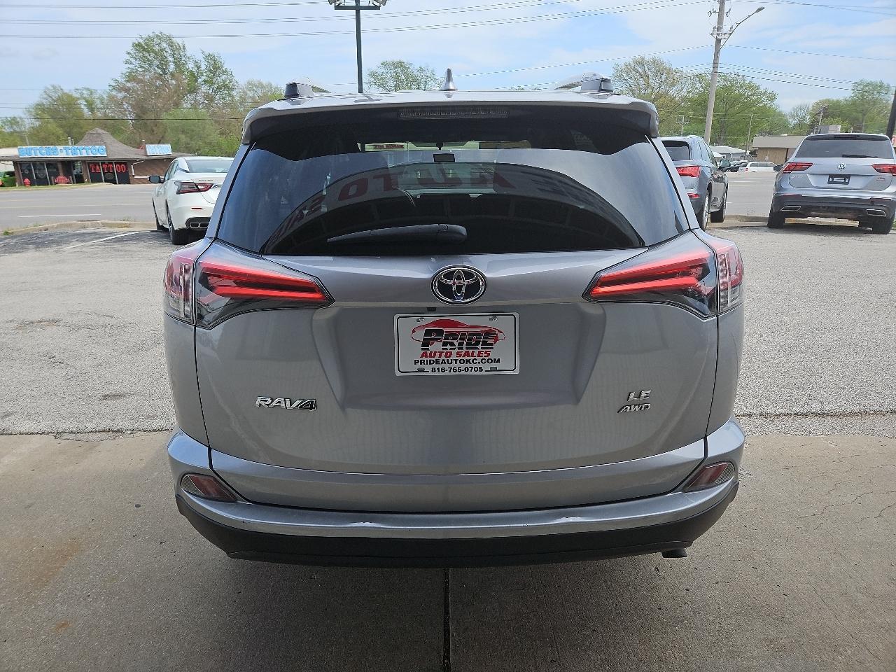 Toyota RAV4 LE AWD 2016