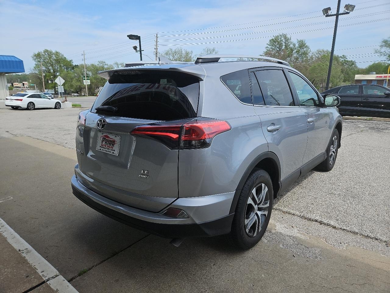 Toyota RAV4 LE AWD 2016