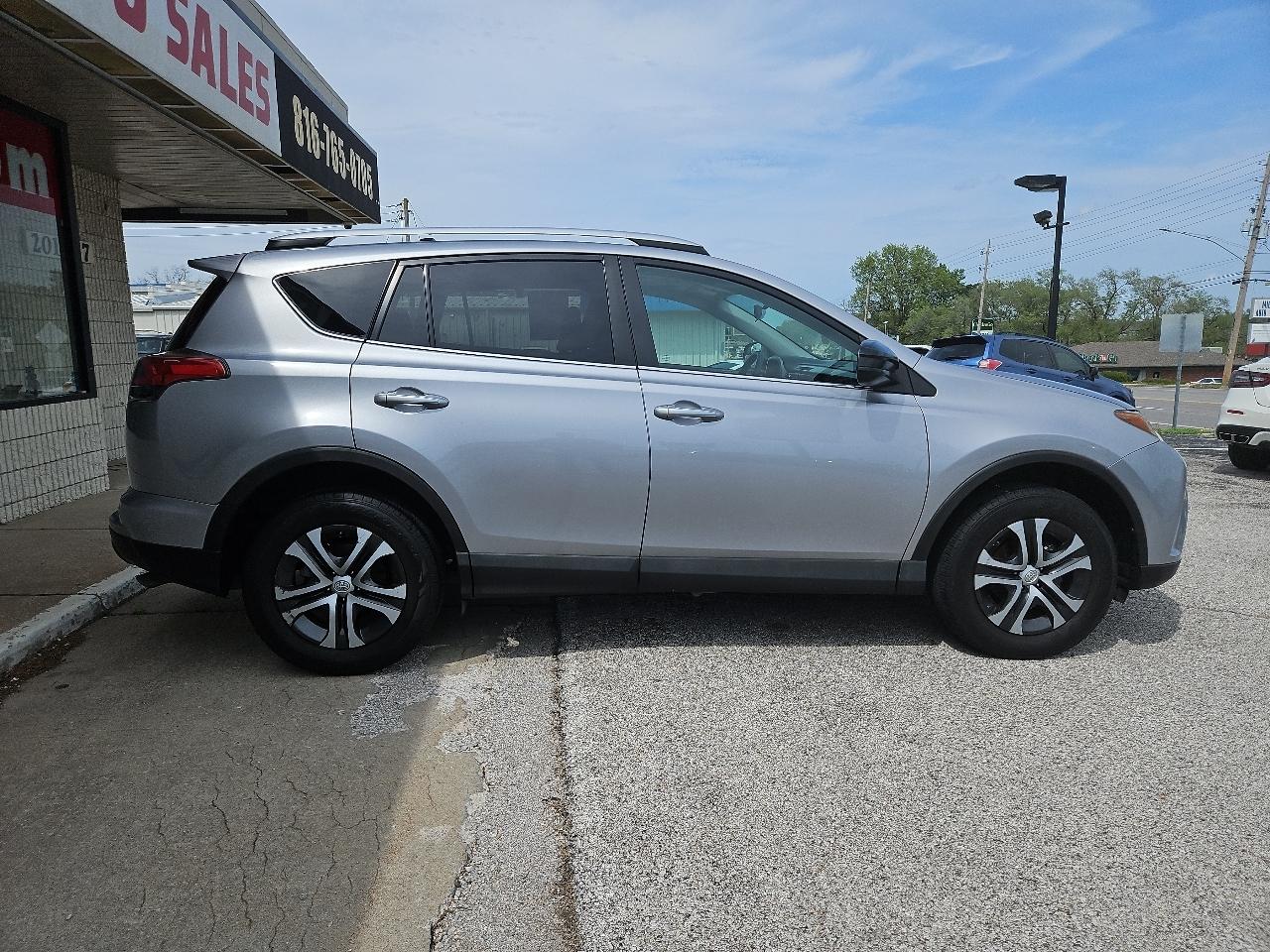 Toyota RAV4 LE AWD 2016