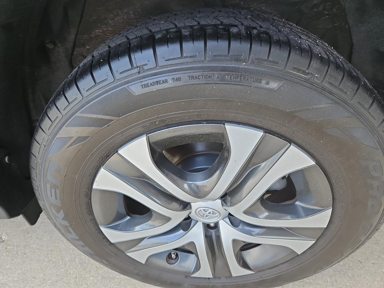 Toyota RAV4 LE AWD 2016