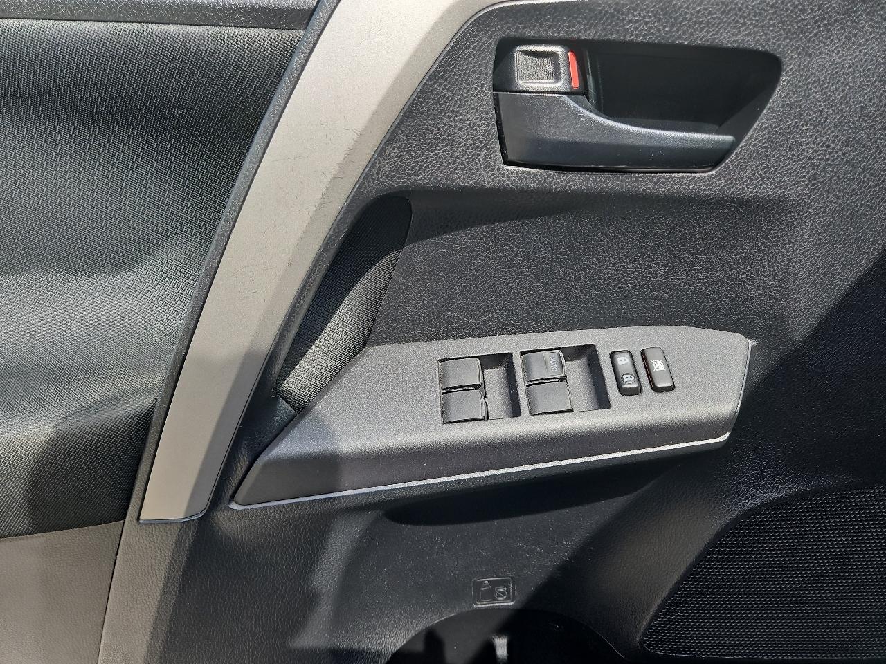 Toyota RAV4 LE AWD 2016